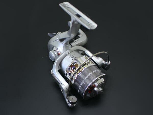 スピニングリール4000【シルバー】 Gunmeta Spin ライン付き